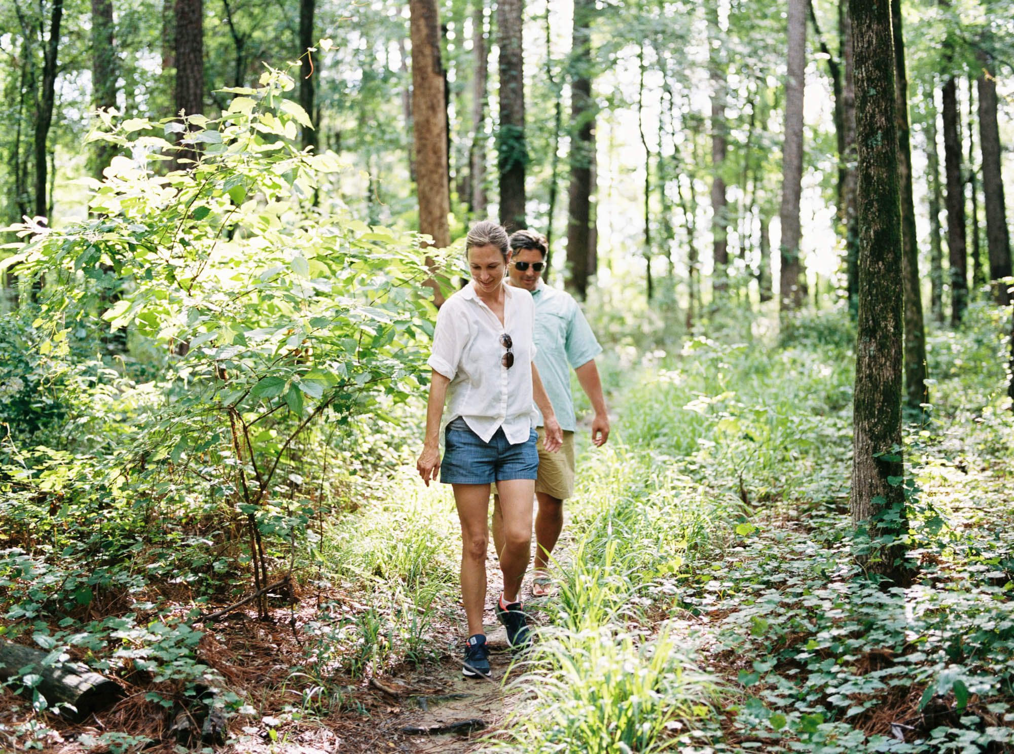 couple exploring Natchez Trace trails on foot